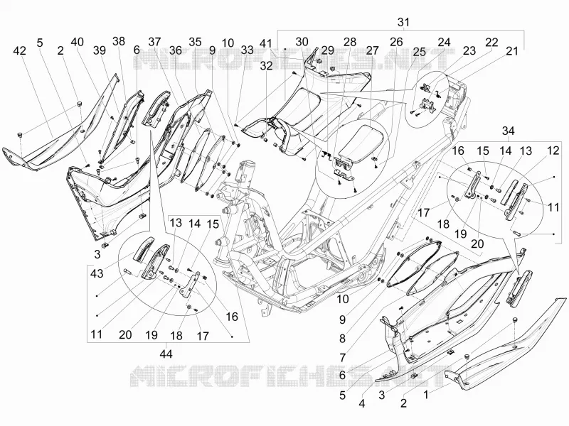 Central cover - Footrests